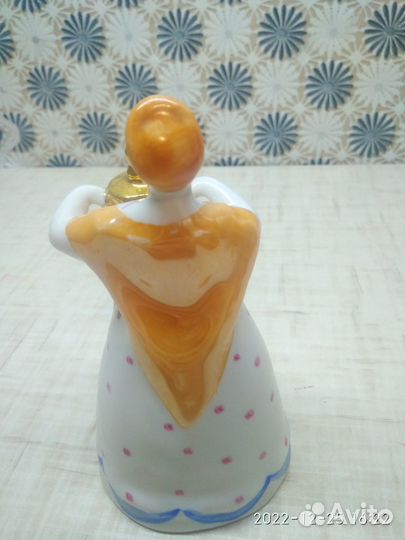 Девушка с самоваром. Дулево. Фарфор,2с