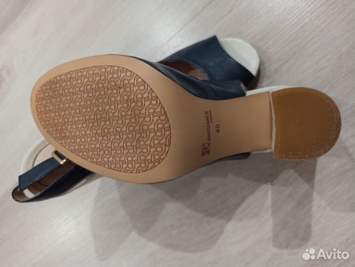 Продам босоножки новые