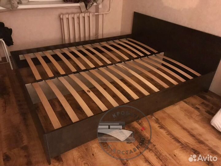 Кровать