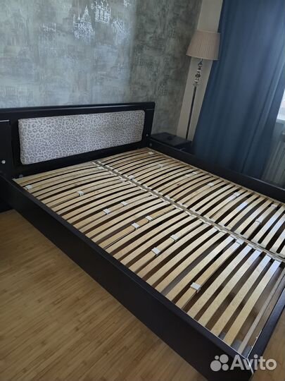 Кровать двухспальная без матраса
