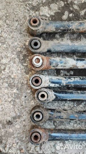 Рычаг поперечный задний Toyota Land Cruiser 200