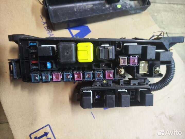 Блок предохранителей Мазда MPV II