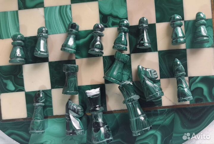 Шахматы из малахита ручной работы