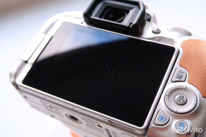 Фотоаппарат Canon 200d (пробег 4200) +18-55 IS STM