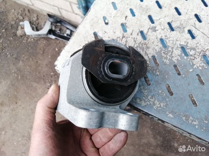 Подушка опора раздатки Range Rover Sport 2 L494