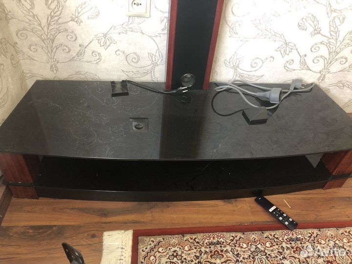 Стеклянная тумба под тв