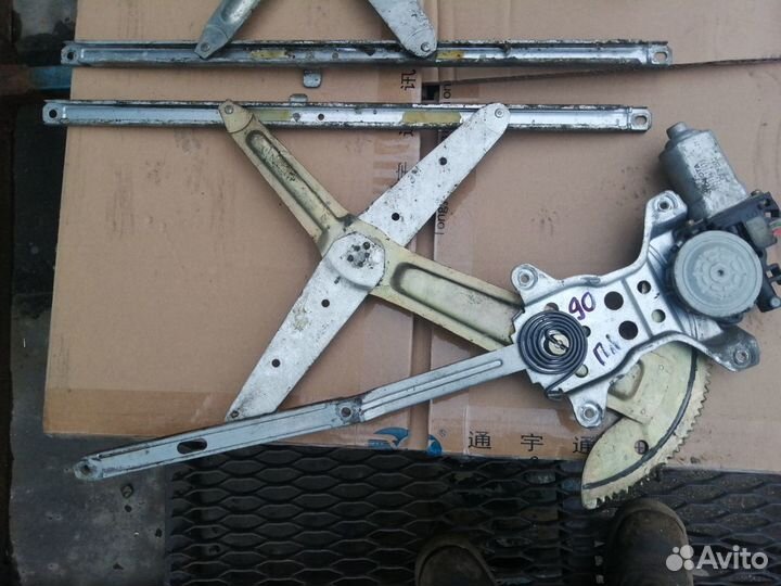 Стеклоподъемник передний Toyota LC Prado 90