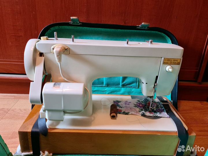 Швейная машинка чайка 132м