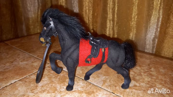 Фигурка лошади