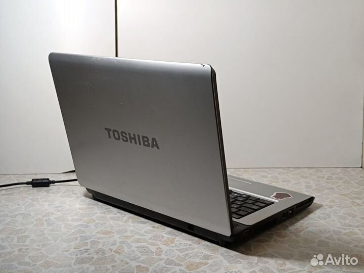 Ноутбук Toshiba L300