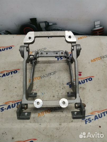 Усилитель торпедо передний Hyundai Tucson JM 2.0