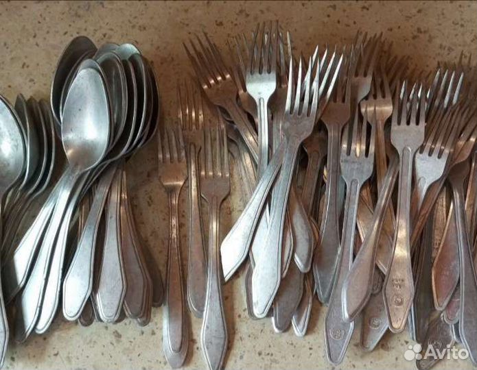 Стаканы, рюмки и ложки