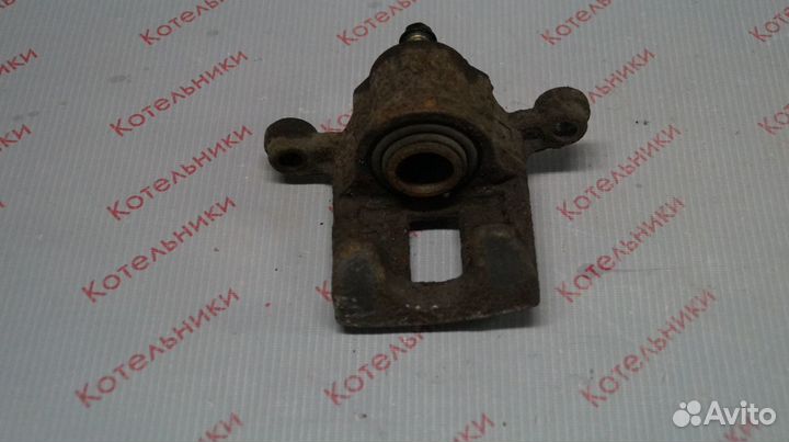 Nissan 44011-JG00A Суппорт зад левый