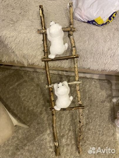 Лестница с медведями