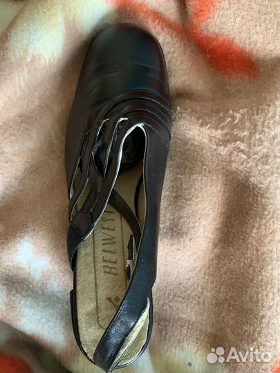 Продам женские кожаные босоножки 