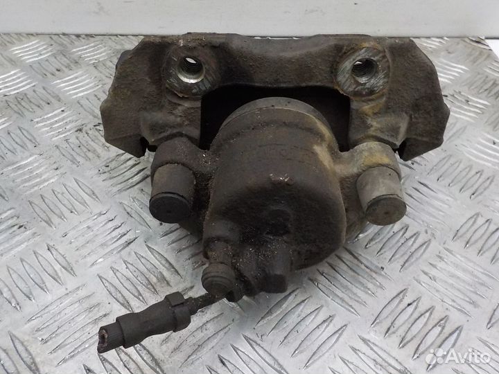 Суппорт тормозной передний правый на Ford Focus II