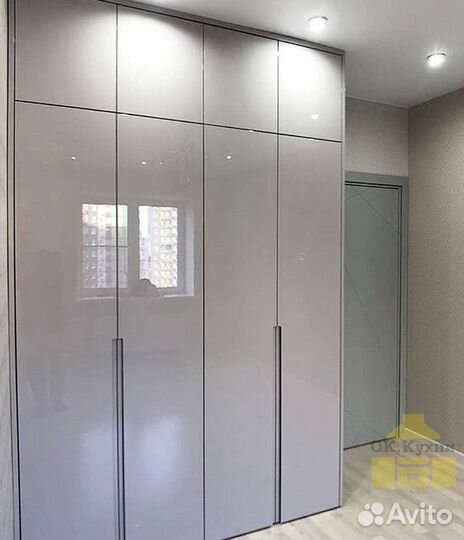 Шкаф с зеркалом