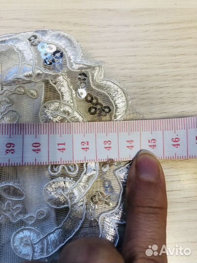 Перчатки белые с пайетками