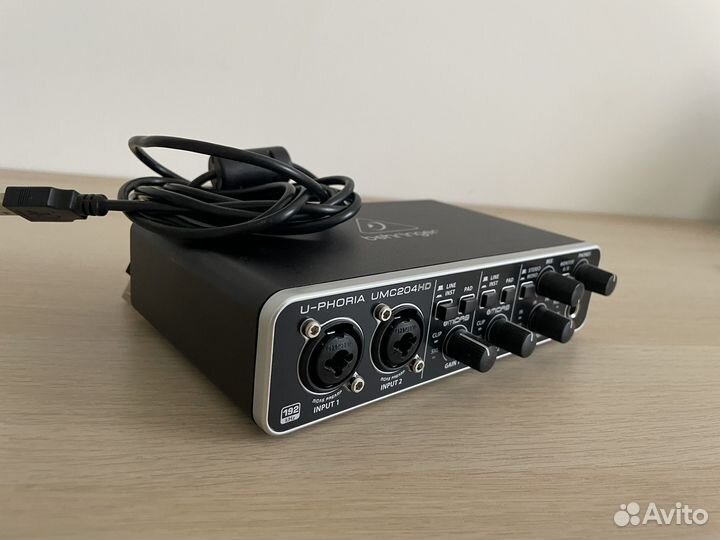 Внешняя звуковая карта behringer umc204hd