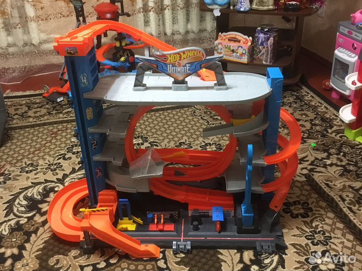 Hot wheels мега гараж