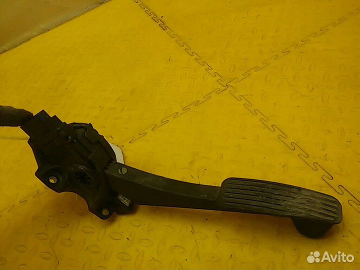 Педаль газа S60