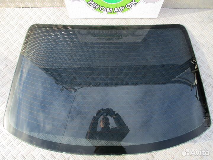 Стекло заднее Ауди А6 С4 Седан