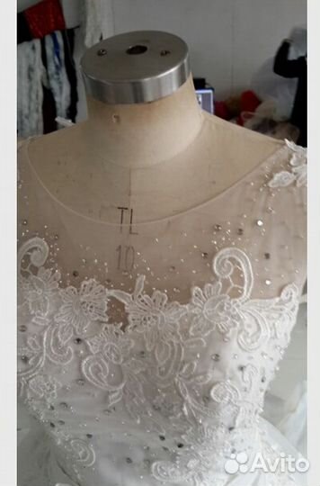 Свадебное платье со шлейфом