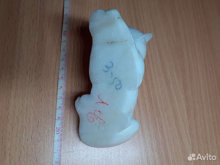 Мраморная статуэтка лев