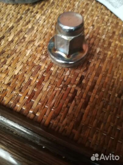 Гайка для крепления калеса тлк 200