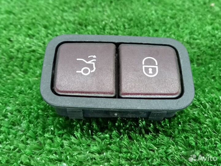 Кнопка открытия багажника Mercedes-Benz C-class