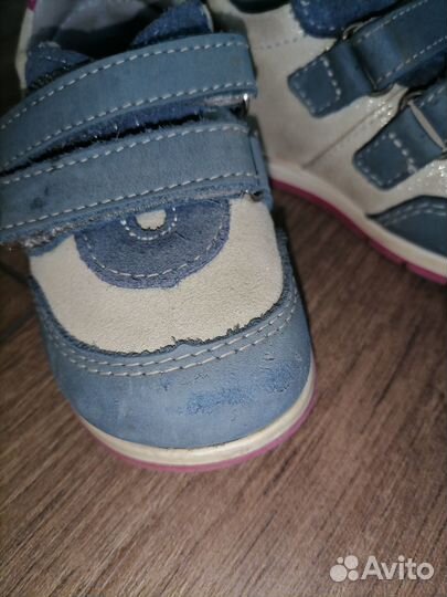 Детские кожаные кроссовки