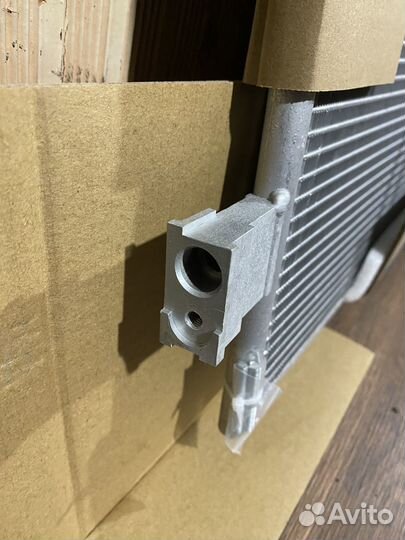 Радиатор кондиционера Jaguar XE XF F-pace