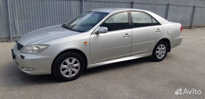 Накладки на пороги на Toyota Camry 