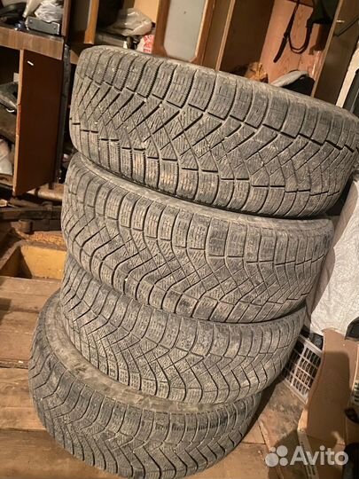 Pirelli Ice Zero FR 215/55 R17