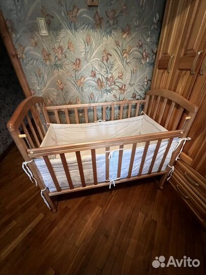 Детская кровать с бортиками и матрасом