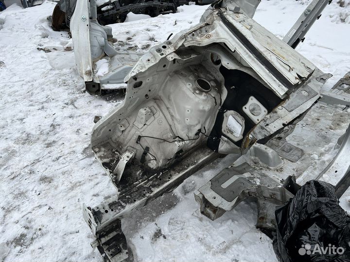 Четверть передняя правая Hyundai Grand Starex