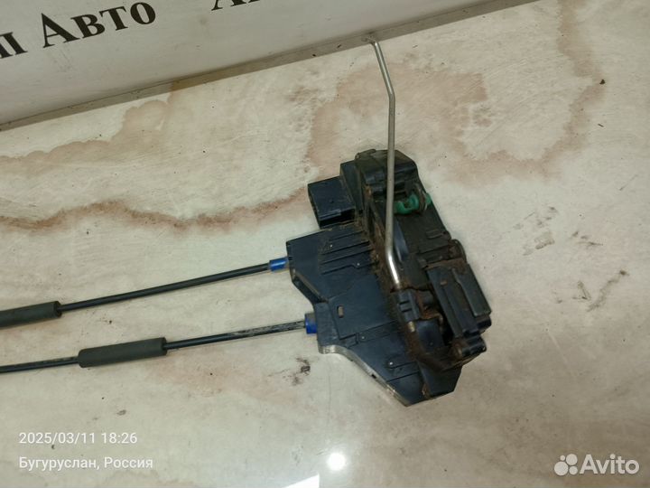 Замок двери передний левой Geely Emgrand ec7