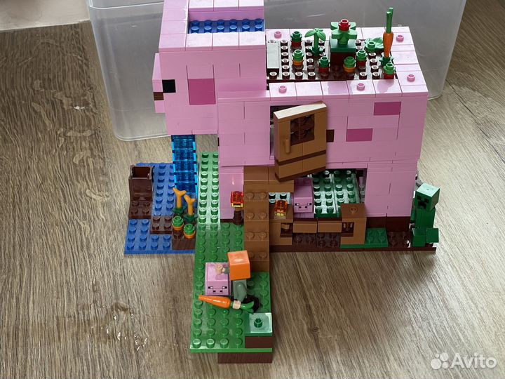 Lego minecraft дом Свинья