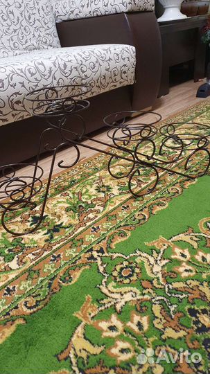 Декоративная подставка под комнатные цветы