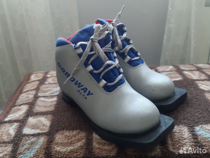 Лыжные ботинки