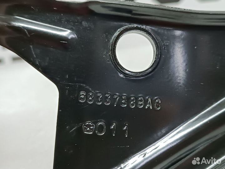 Кронштейн бачка Jeep Wrangler 2018+