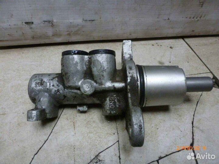 Цилиндр тормозной главный Audi A6 C5 2.7 1999