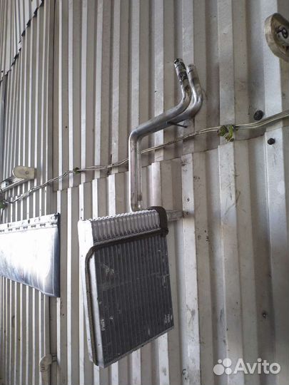 Продаю радиатор кондиционера на форд3