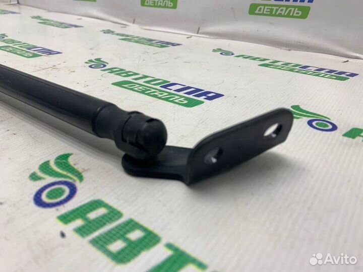 Амортизатор крышки багажника задний левый Suzuki