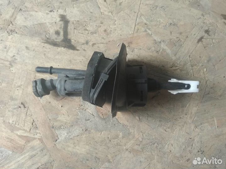 Главный цилиндр сцепления Форд Фокус 2