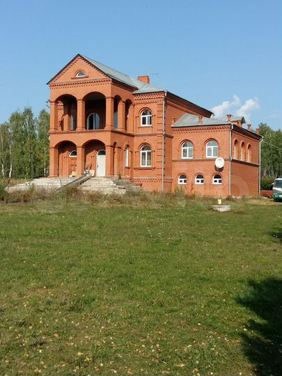 Коттедж 612 м² на участке 12 сот.