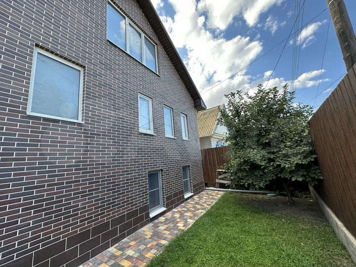 Коттедж 187,1 м² на участке 4 сот.