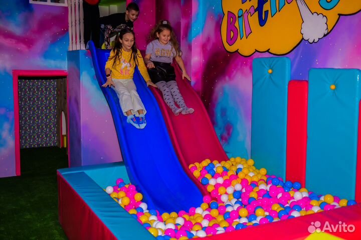 Вечеринка в стиле Уэнздей Аддамс