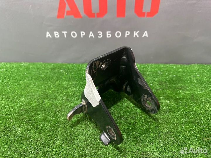 Кронштейн передней опоры двигателя Hyundai Elantra