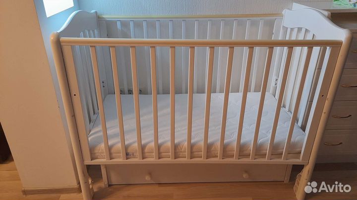 Кроватка Гандылян с маятником+матрас+белье